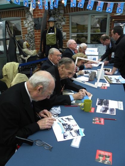 Veterans signing